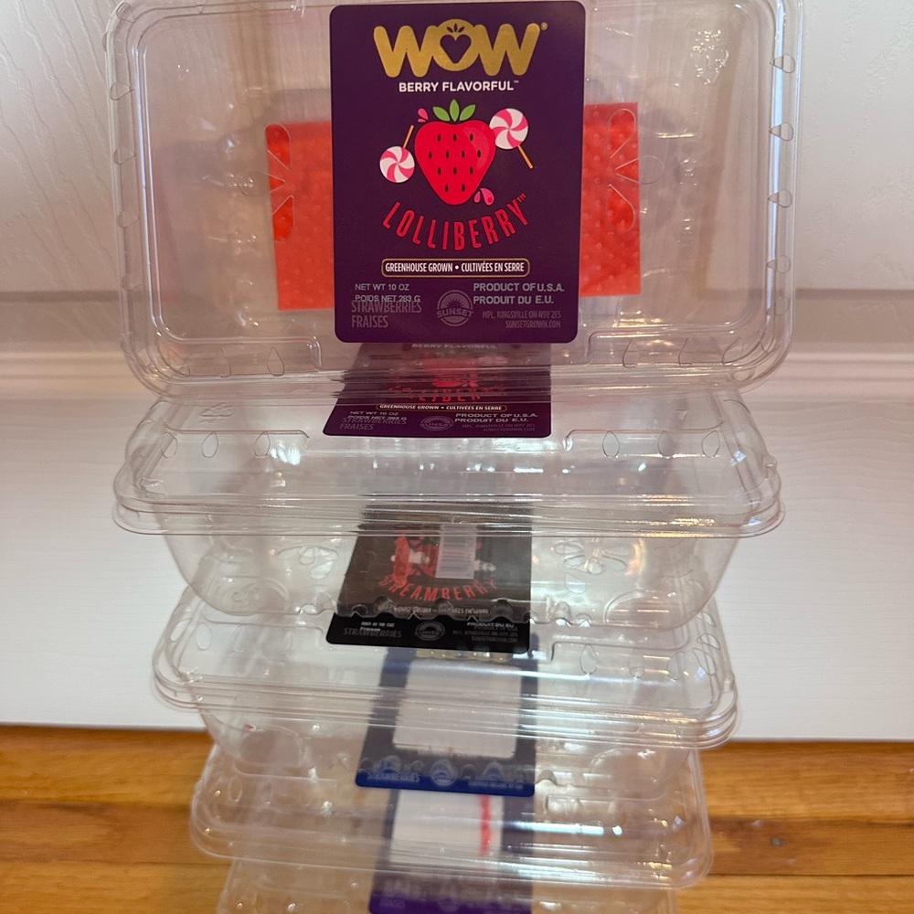 WOW Berry Flavorful Clear Containers lot is f 5